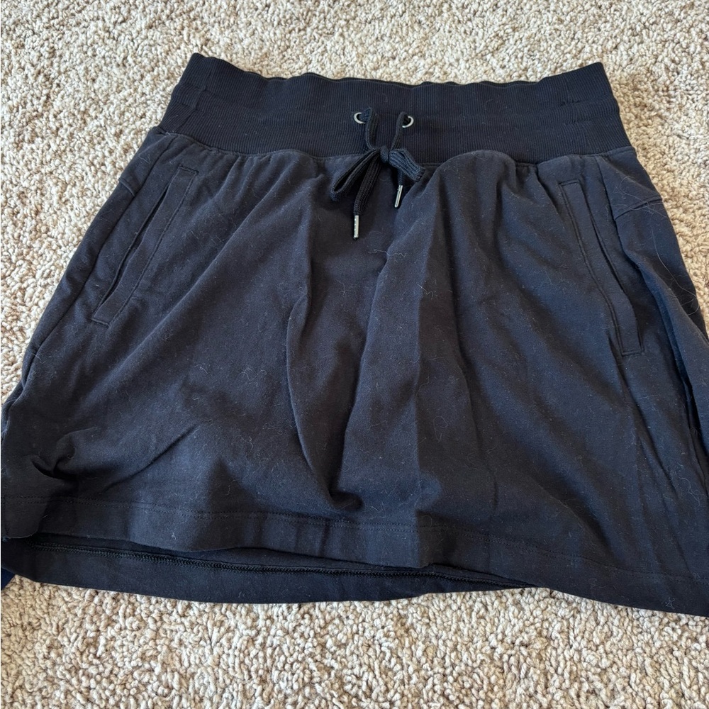 Tek Gear skort size small white skirt- black.